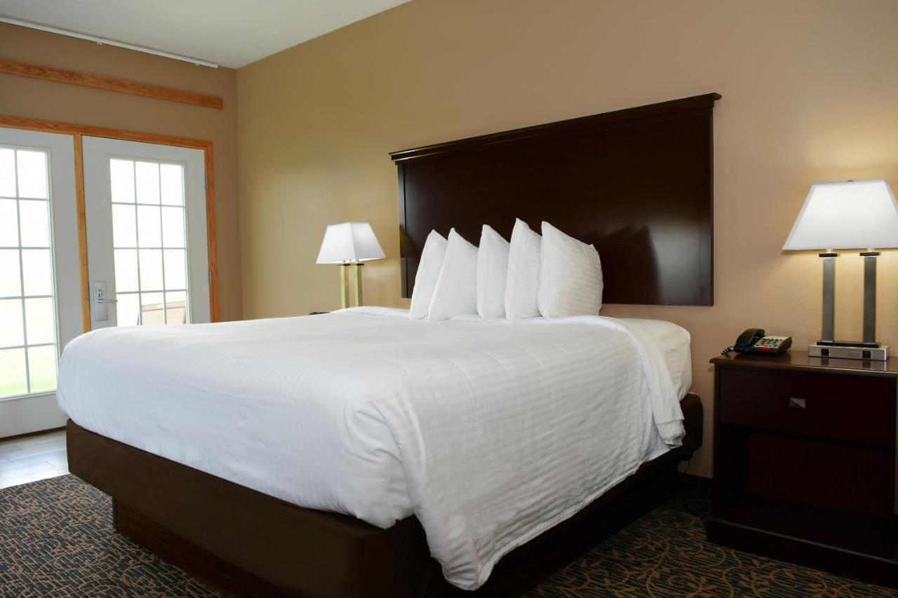 Cobblestone Inn & Suites - Denison | Majestic Hills Kültér fotó