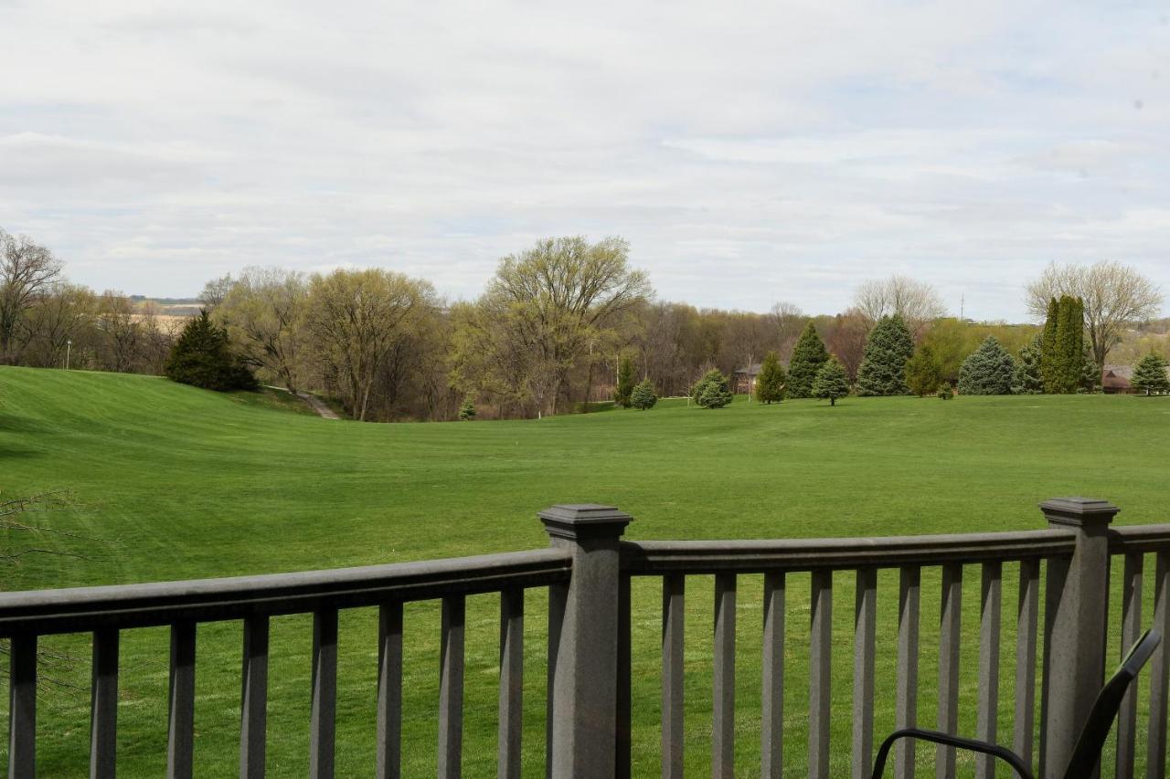 Cobblestone Inn & Suites - Denison | Majestic Hills Kültér fotó