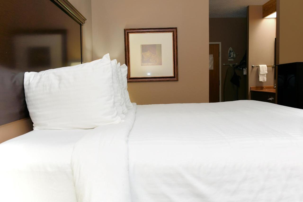 Cobblestone Inn & Suites - Denison | Majestic Hills Kültér fotó