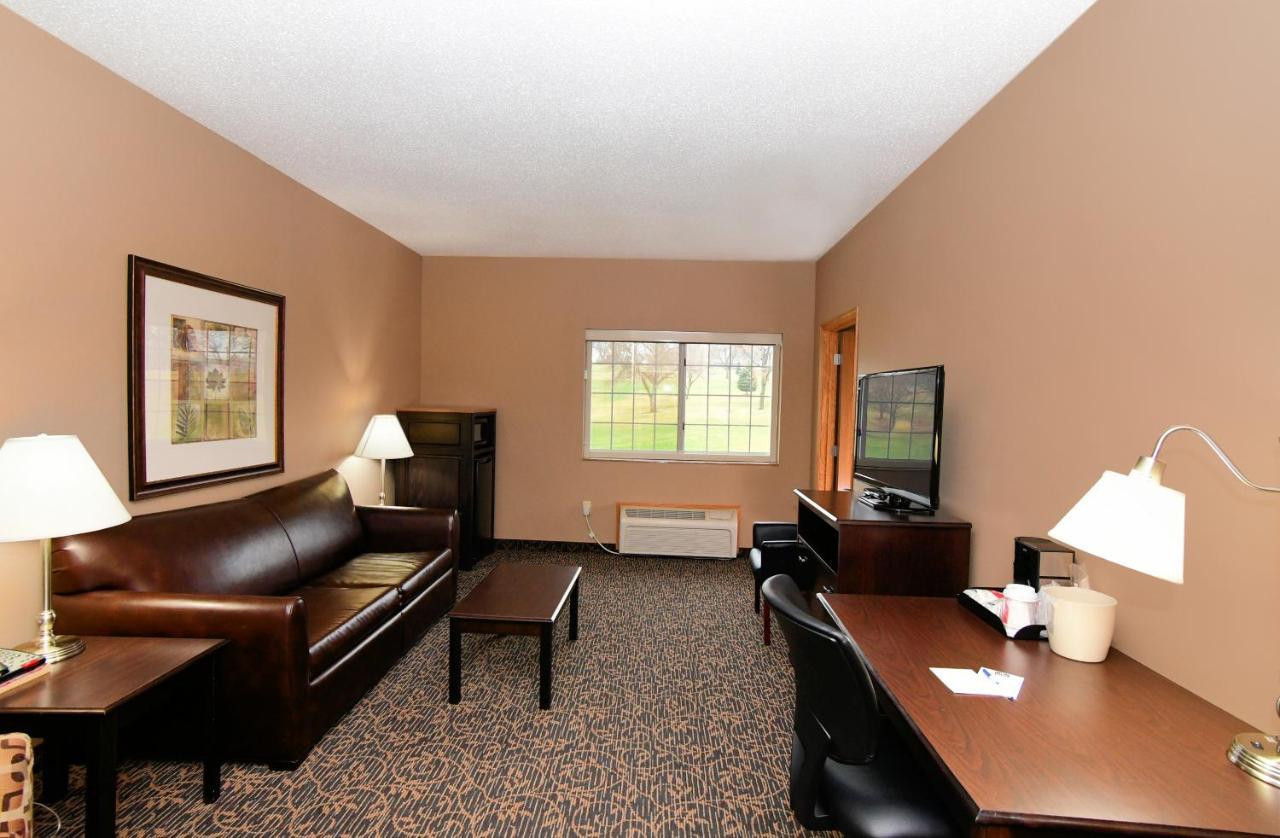Cobblestone Inn & Suites - Denison | Majestic Hills Kültér fotó