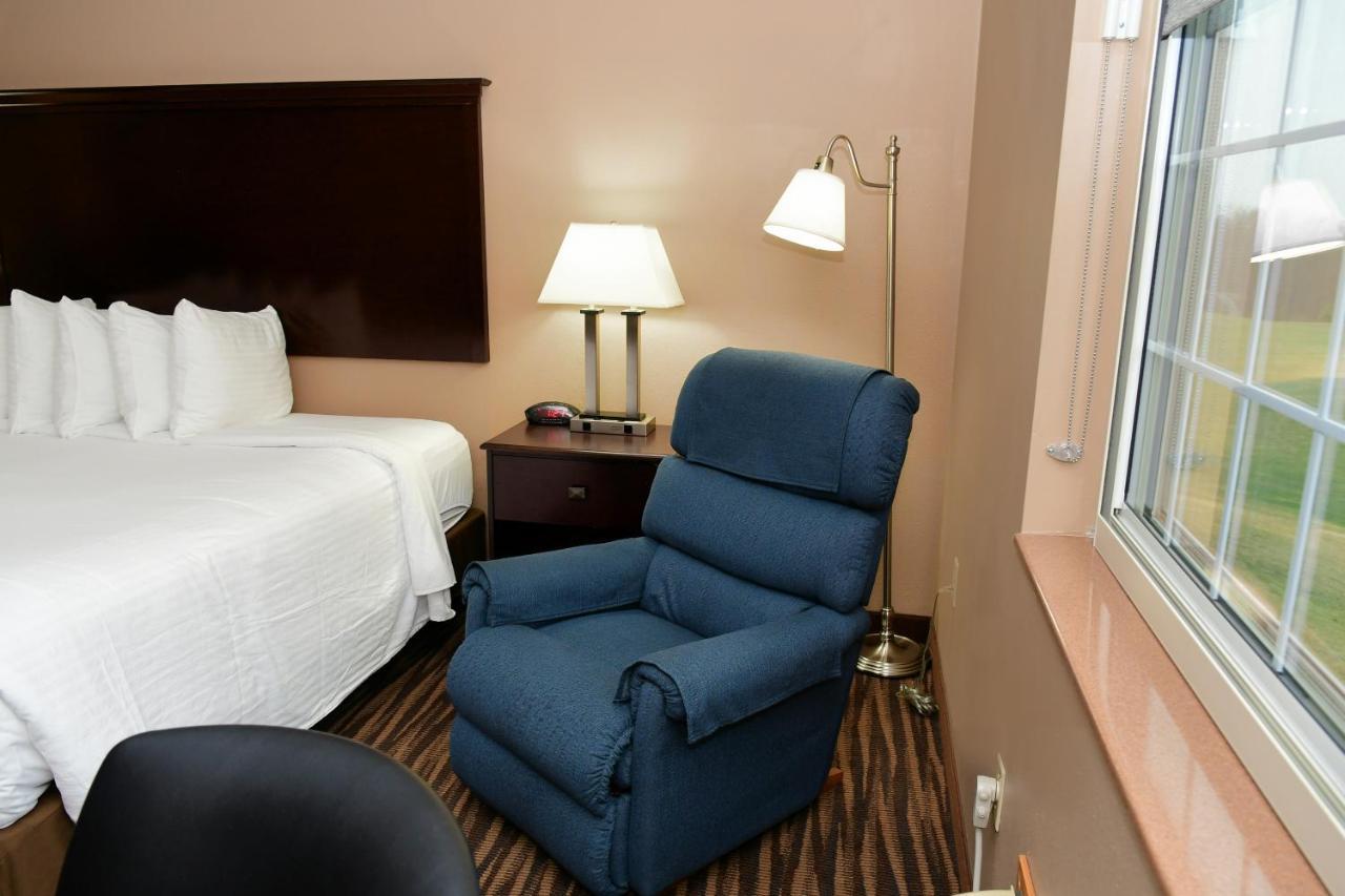 Cobblestone Inn & Suites - Denison | Majestic Hills Kültér fotó