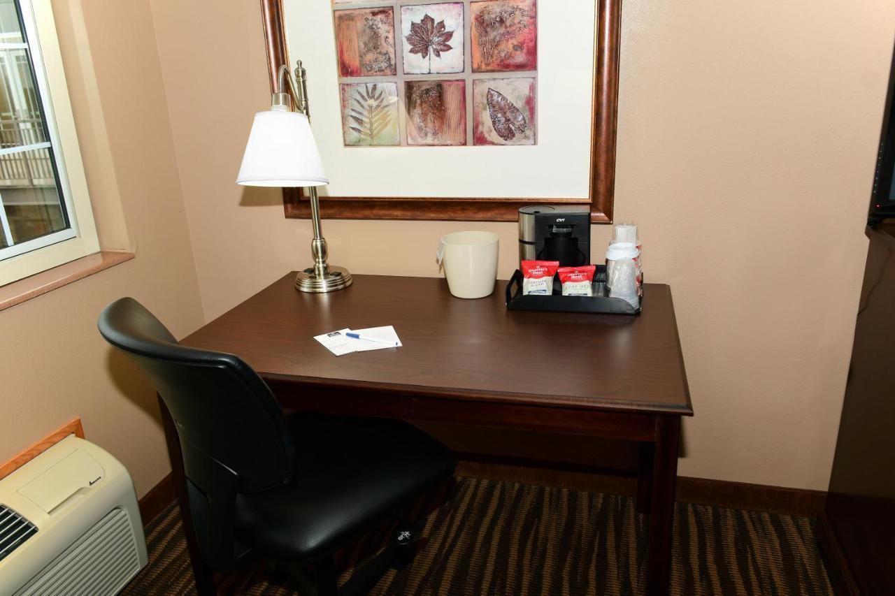Cobblestone Inn & Suites - Denison | Majestic Hills Kültér fotó