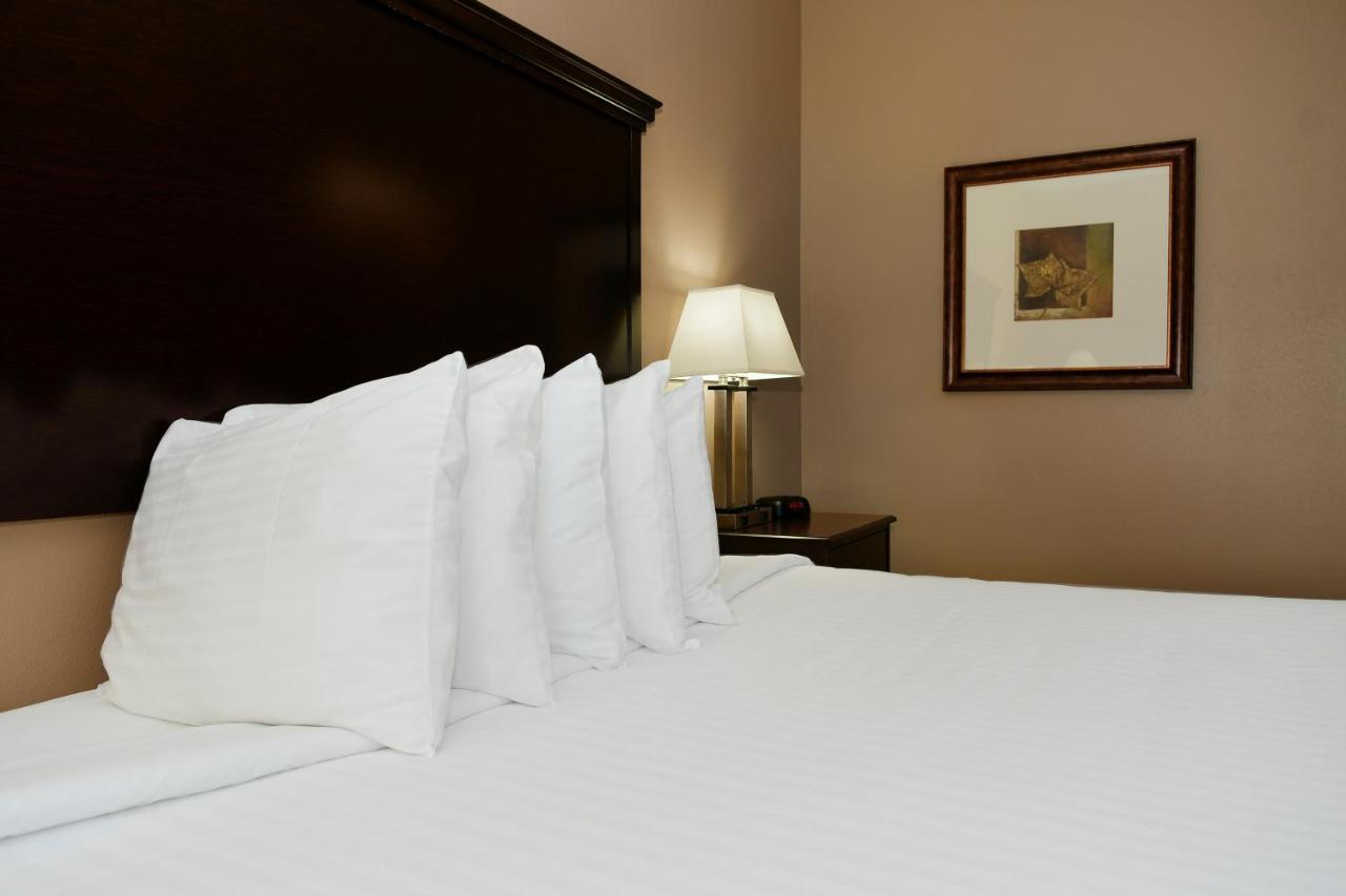 Cobblestone Inn & Suites - Denison | Majestic Hills Kültér fotó