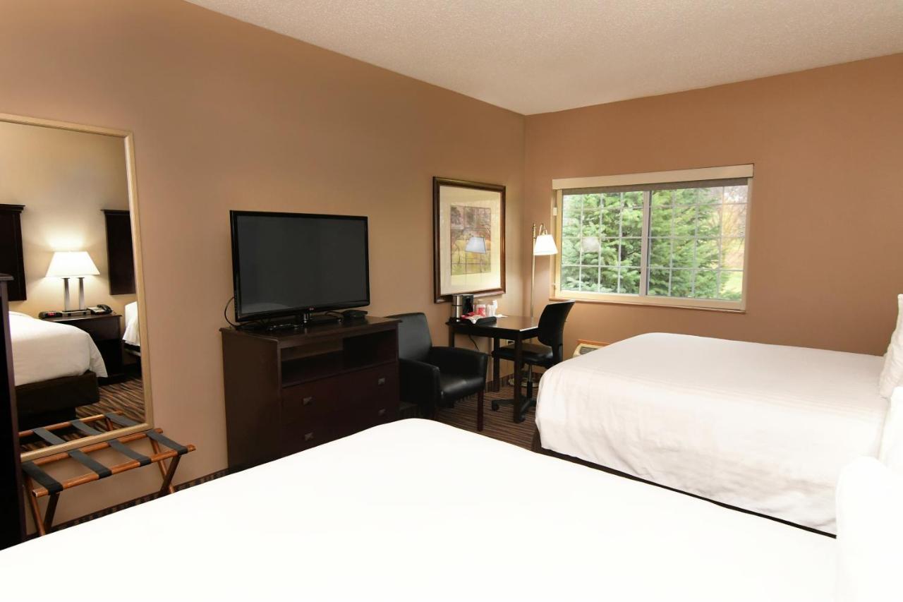 Cobblestone Inn & Suites - Denison | Majestic Hills Kültér fotó