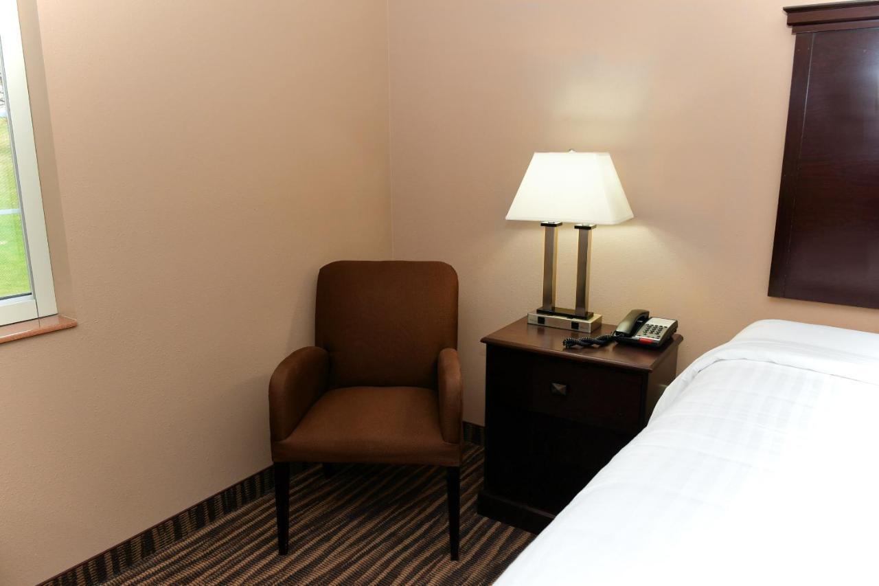 Cobblestone Inn & Suites - Denison | Majestic Hills Kültér fotó