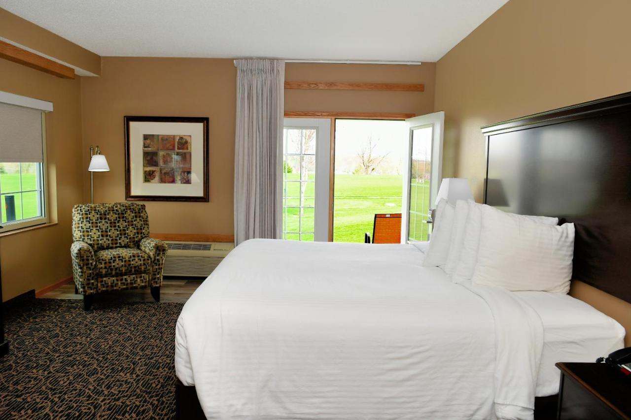 Cobblestone Inn & Suites - Denison | Majestic Hills Kültér fotó