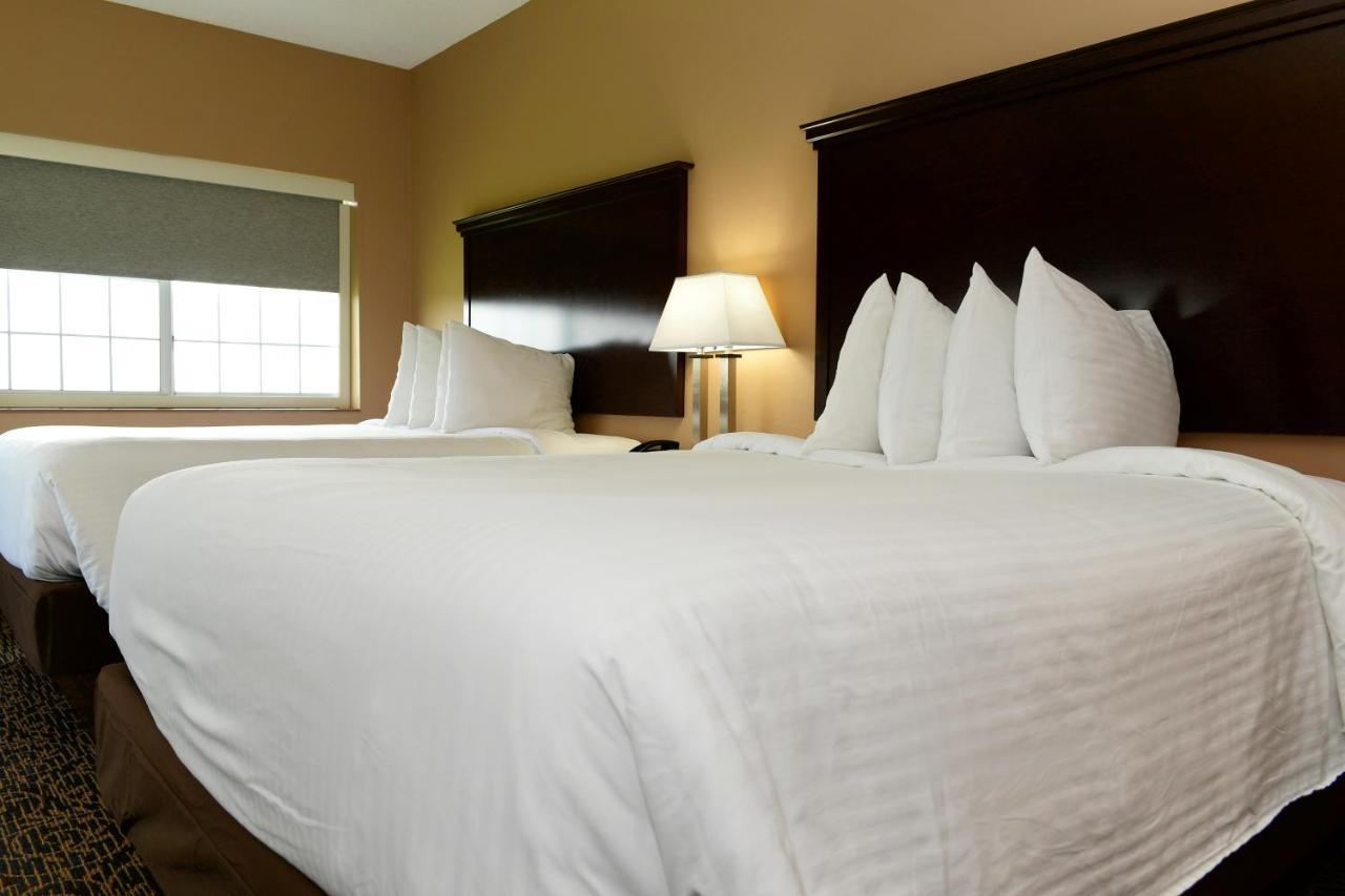Cobblestone Inn & Suites - Denison | Majestic Hills Kültér fotó