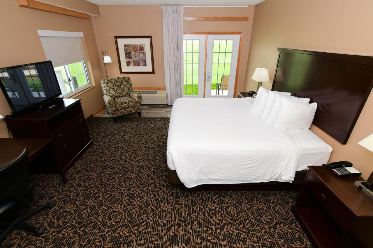 Cobblestone Inn & Suites - Denison | Majestic Hills Kültér fotó