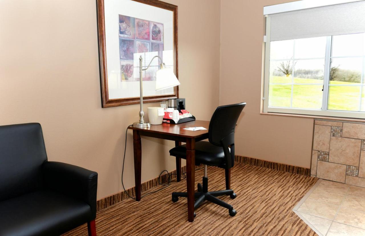 Cobblestone Inn & Suites - Denison | Majestic Hills Kültér fotó