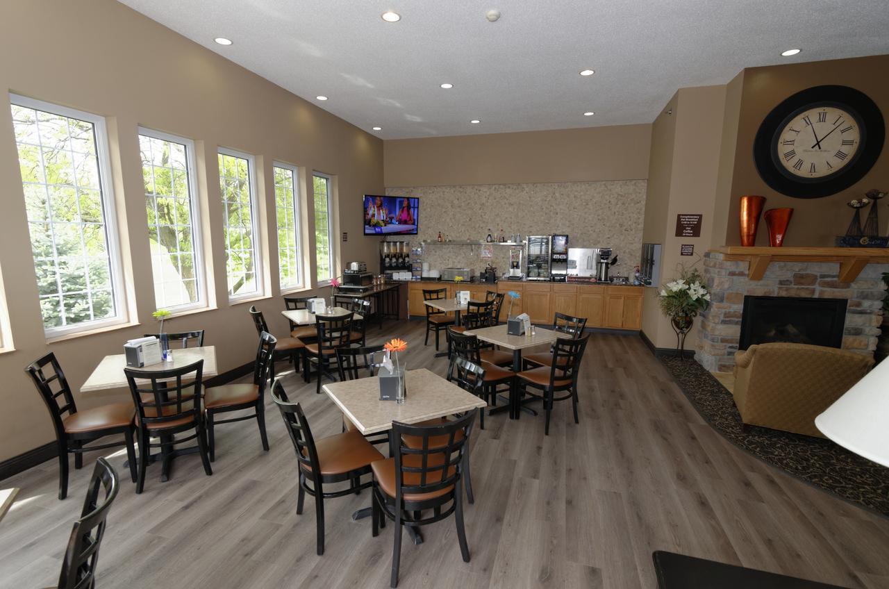 Cobblestone Inn & Suites - Denison | Majestic Hills Kültér fotó