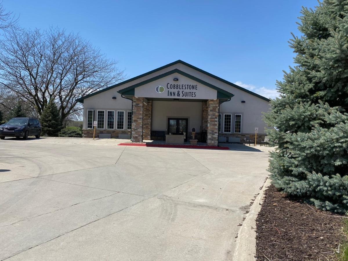 Cobblestone Inn & Suites - Denison | Majestic Hills Kültér fotó