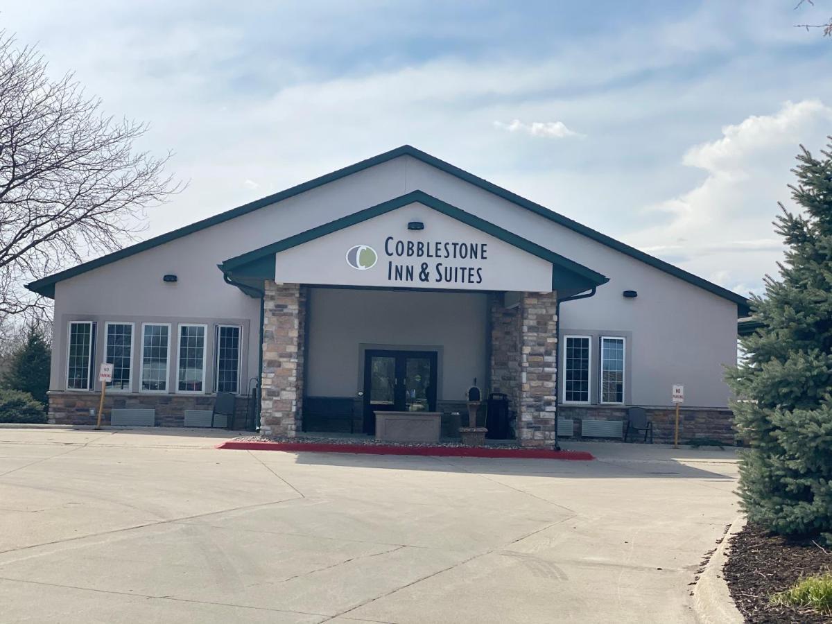 Cobblestone Inn & Suites - Denison | Majestic Hills Kültér fotó